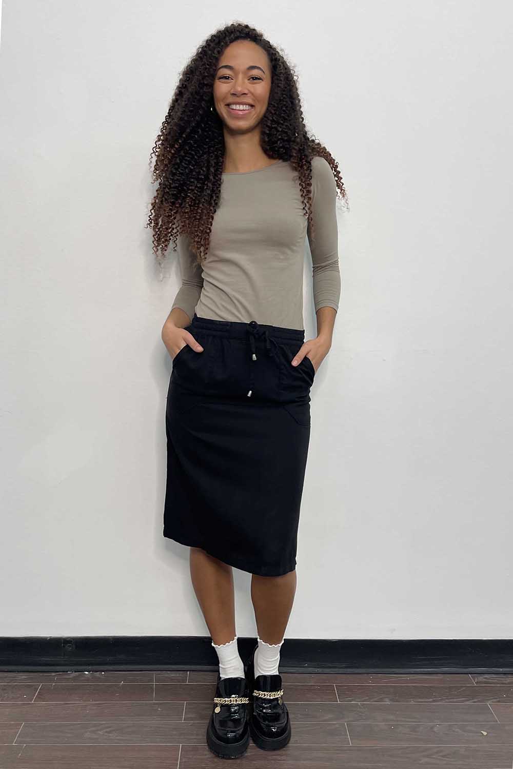 black flary skirt with pockets